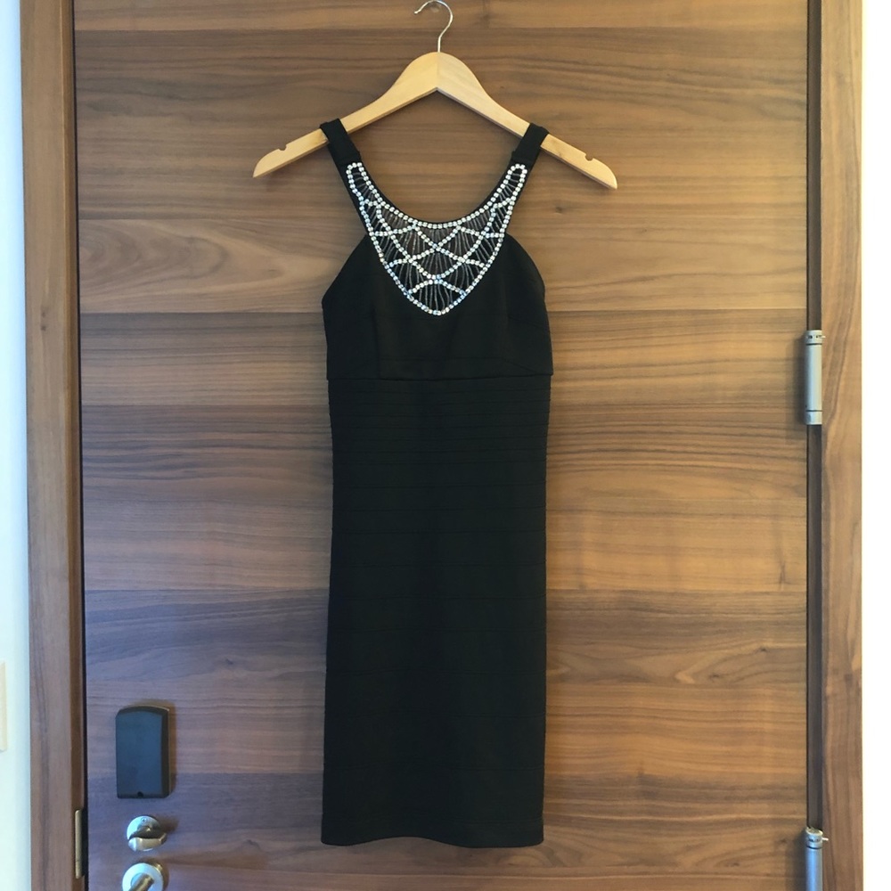 Another wonderful club dress! Great to boogie in!